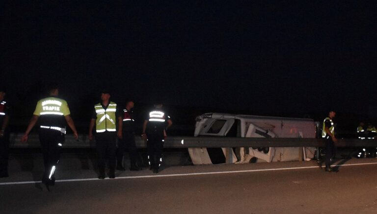 afyonkarahisarda feci kaza 3u agir 10 yarali vSAzuUff