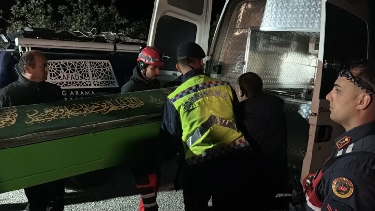 sivasta feci kaza 4 olu wcQpcVev