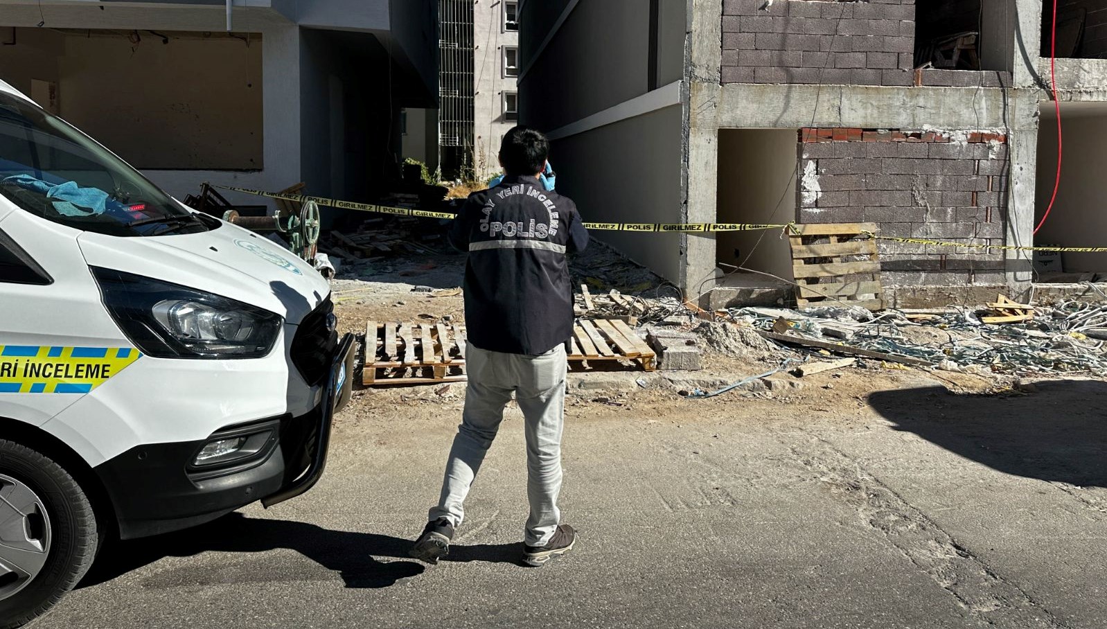 usakta dorduncu kattan dusen adam oldu ZXEn8LbP