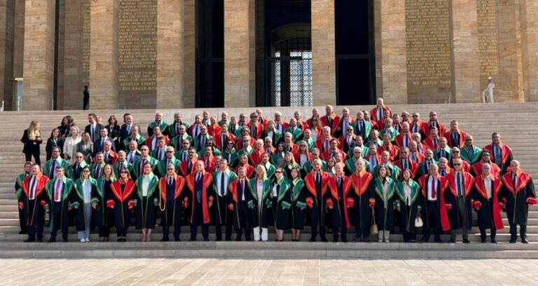 yargitay uyelerinden anitkabire ziyaret fabGUftl