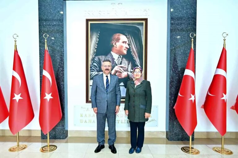 fatih mahallesine ilkokul insa eden vali aksoya tesekkur ziyareti QqyeLzeK.jpg