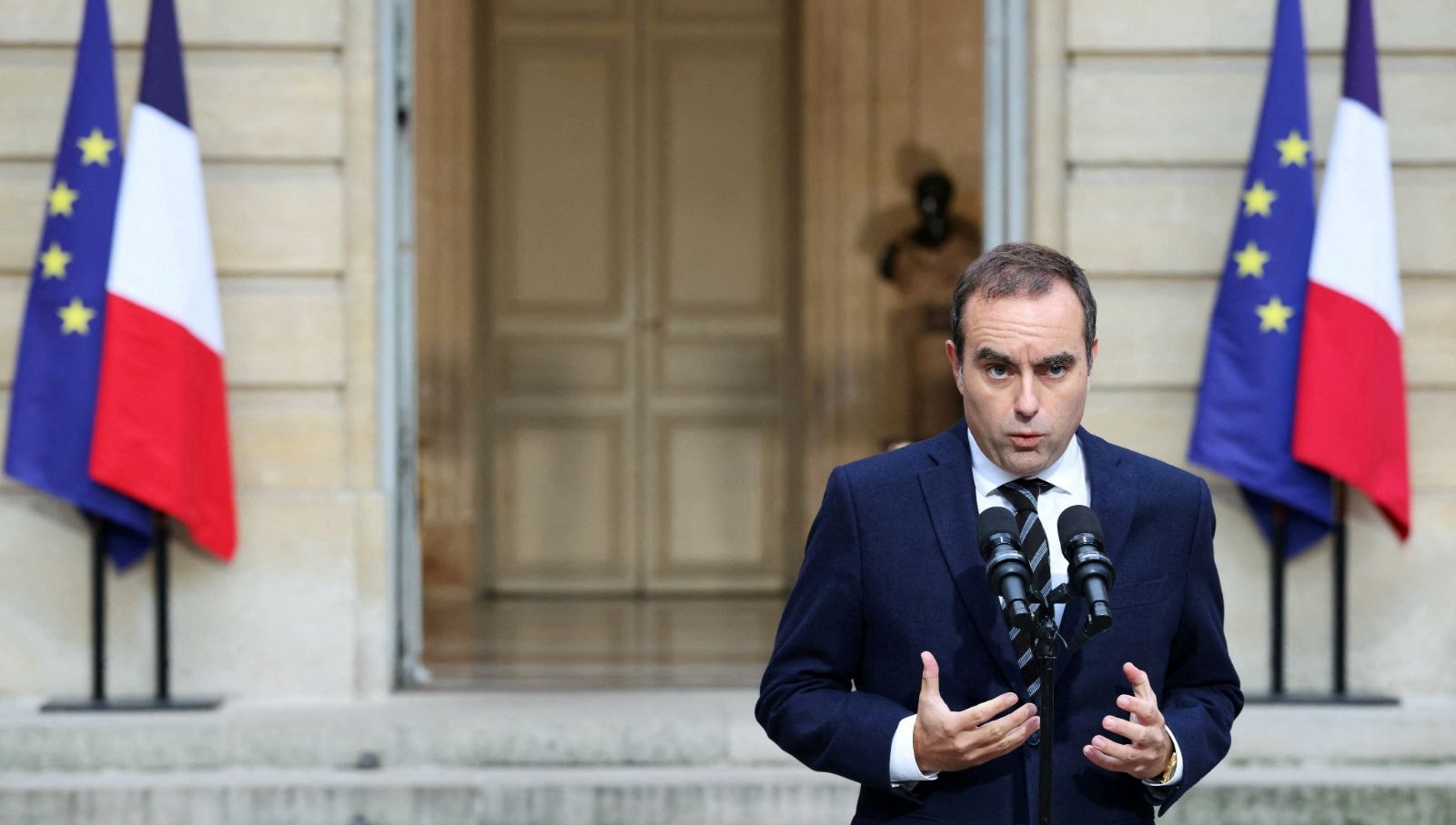 macron cikmazda fransa basbakanilecornu istifa etti rn4I7e7Y