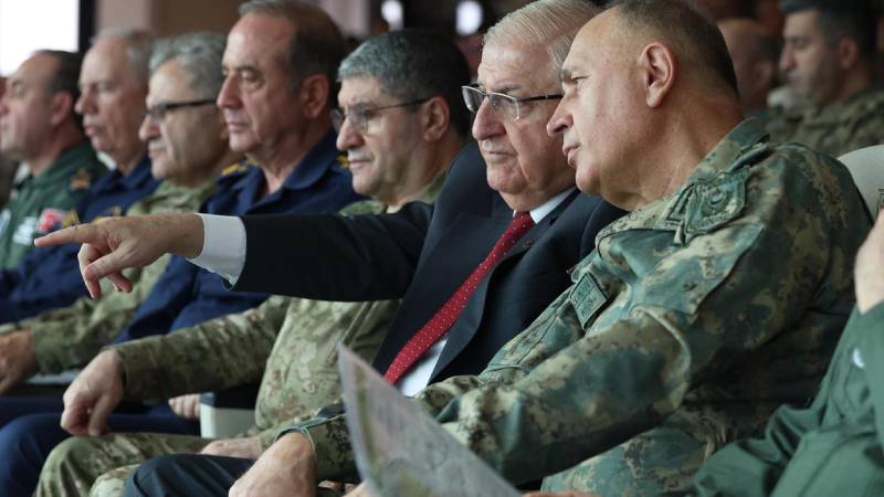 mill savunma bakani guler pkknin basta suriyede olmak uzere tum uzantilari silahlarini teslim etmeli tHOJIylm