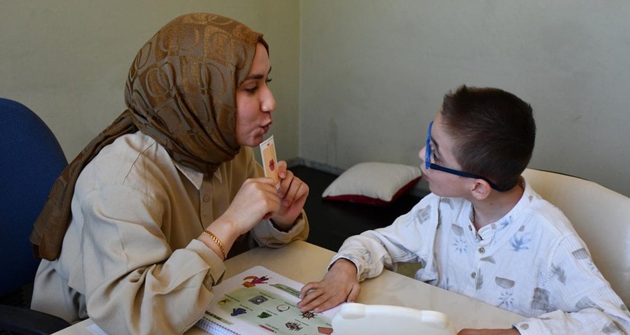 ogretmenligi birakti kendisini serebral palsili ogluna adadi nfMHTviC