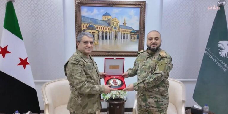 genelkurmay-baskani-orgeneral-bayraktaroglu-suriye-savunma-bakani-ile-gorustu-Q24PdXEN.jpg