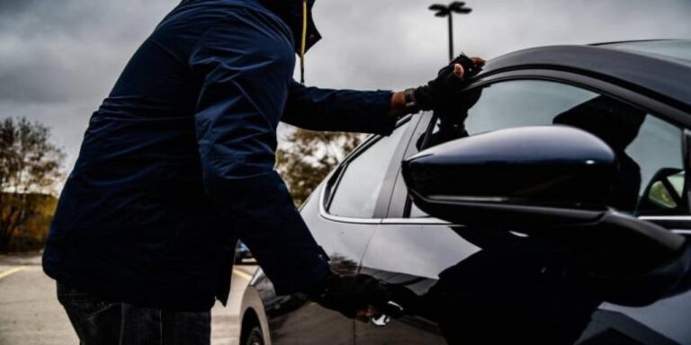 kendi-arabasini-calan-ilk-hirsiz-BKhNNXb7.jpg