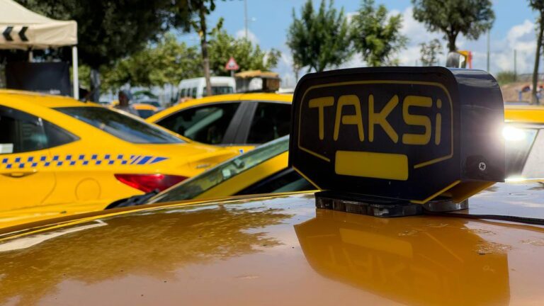 taksilerde-yeni-zorunluluk-kartli-odeme-ve-fis-islemlerine-degisiklik-geliyor-NyEyxFXQ.jpg