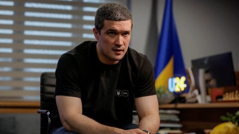 ukraynada-mihaylo-fedorov-savunma-bakani-oldu-N1ASR1Wp.jpg