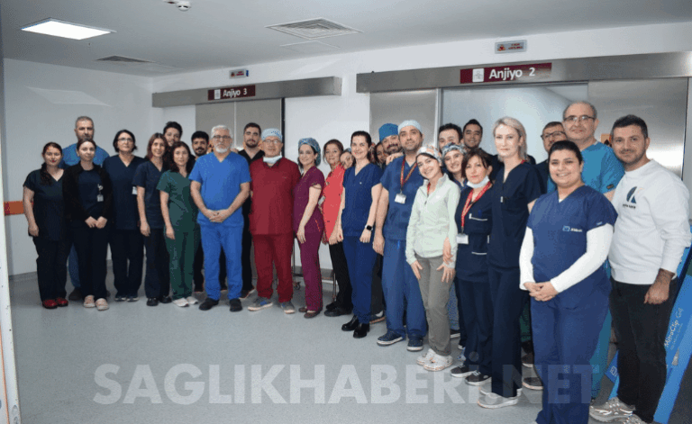 samsunda-tarihi-operasyon-omu-tip-fakultesinde-ilk-kez-ameliyatsiz-kalp-kapagi-mandallama-mitraclip-islemi-yapildi-saglik-haberi-27R2cK1w.png