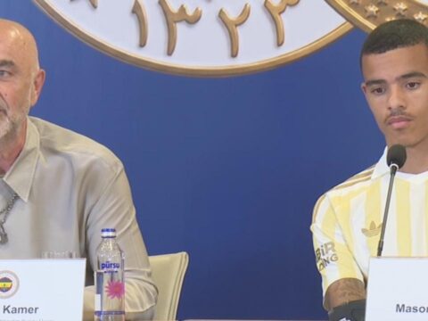 Fenerbahce greenwood nathan ake ve vedat muriqi icin imza toreni duzenliyor xp56ekbV